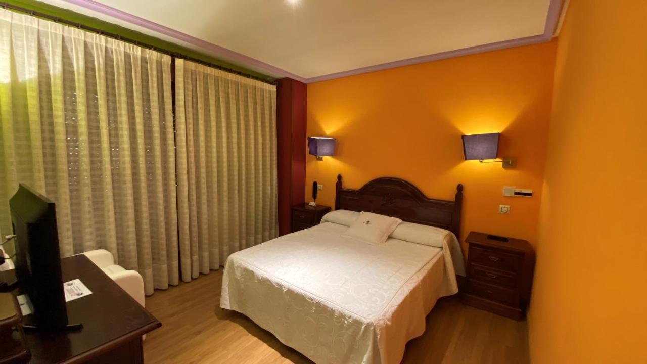 Hotel Tierra De Lobos Puebla de Sanabria Exterior foto