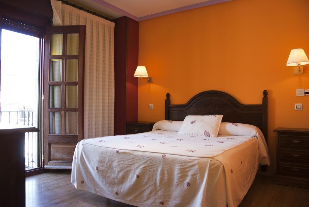 Hotel Tierra De Lobos Puebla de Sanabria Exterior foto